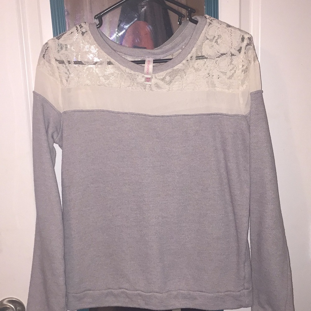 Cute sweatshirt perfect for cooler weather!
